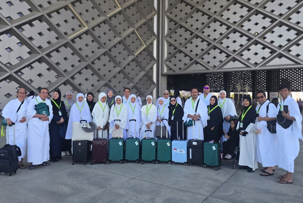 alt="Muslims Singapore performing Umrah at Masjidil Haram with UmrahSg.com"